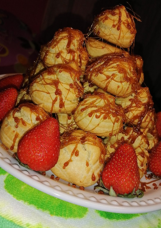 Una foto de Masa de choux y crema pastelera