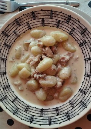 Una foto de Ñoquis con Pavo en Salsa de Yogurt y Roquefort