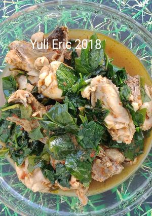Foto resep Ayam Masak Dedaunan