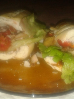 Una foto de Sándwich de alitas recicladas