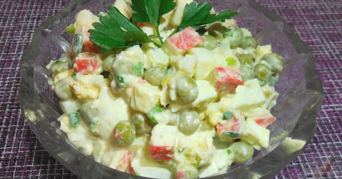 Салат с крабовыми палочками горошком яйцами