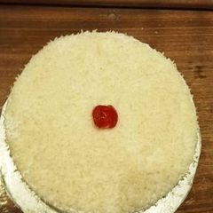 A picture of Pinacolada cake.