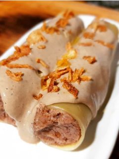 Una foto de Canelones de carne asada y salsa de ceps (boletus)