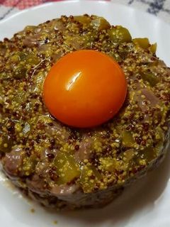 Una foto de Steak tartar de carne de potro