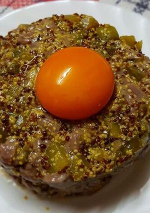 Una foto de Steak tartar de carne de potro