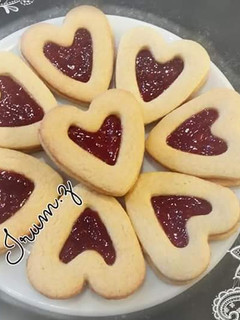 A picture of 💗Linzer Cookies💗.
