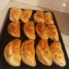 A picture of Meat pies/ chicken pies.