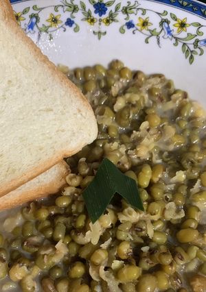 Foto resep Bubur Kacang Hijau Gula Merah Santan Parut Roti Tawar