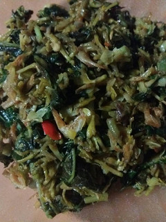 Foto resep Oseng Gurih Pedas Daun Pepaya dan Bunganya