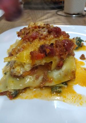 Una foto de Lasaña de verdura y ricota con bolognesa🍝