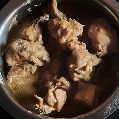 A picture of Chicken Reshmi Butter Masala.