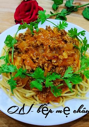 Hình của món Mì ý sốt bò bằm.