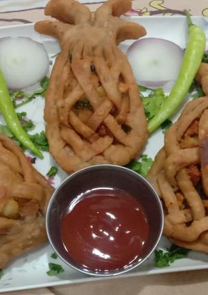 A picture of Paneer pineapple samosa.