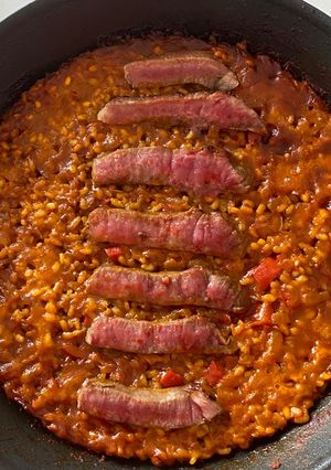 Una foto de Arroz seco de presa ibérica