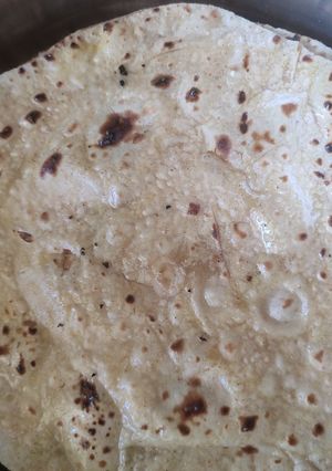 ફુલકા રોટી (Fulka Roti Recipe In Gujarati) રેસીપી મુખ્ય ફોટો