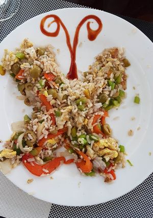Una foto de Arroz salteado con verduras