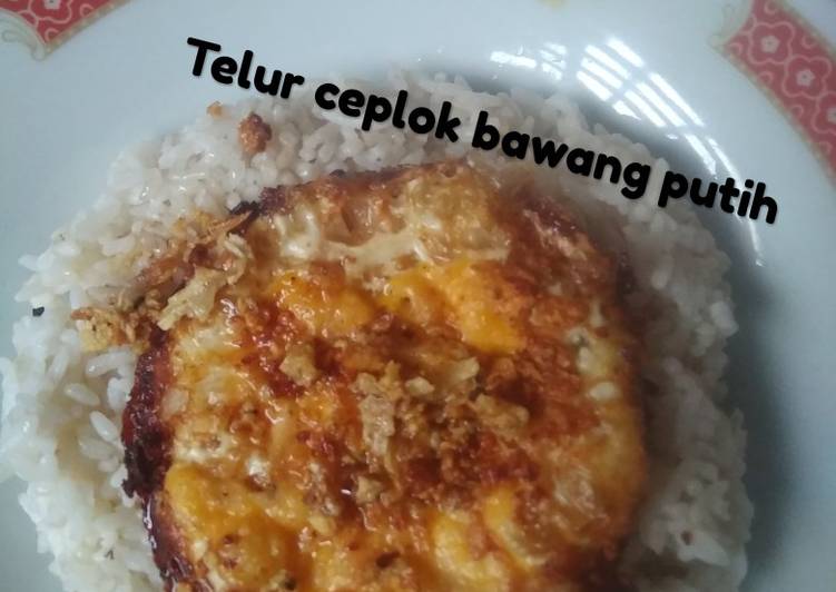 Langkah Mudah untuk Menyiapkan Telur ceplok bawang putih, Lezat