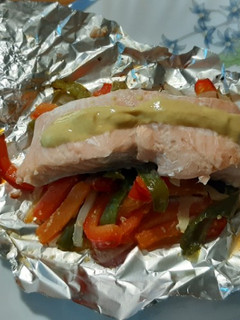 Una foto de Papillote de salmón y verduras en airfryer