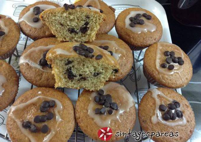 κύρια φωτογραφία συνταγής Muffins με καρδιά σοκολατένια και γλάσο