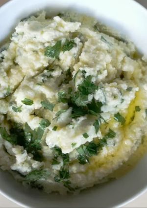A picture of Greek Potato and Yogurt Dip.