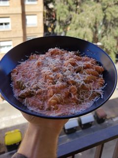 Una foto de Pasta con tomate y nata