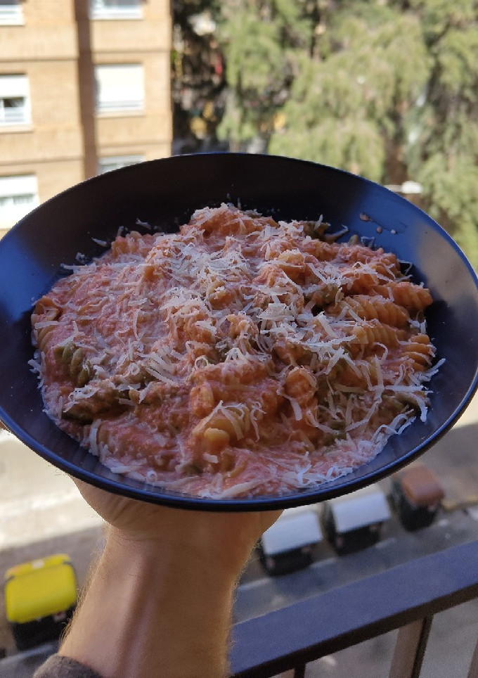 Una foto de Pasta con tomate y nata
