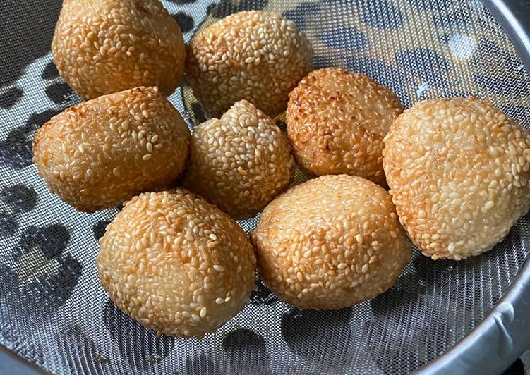 Kuih bom bijan Inti Kelapa