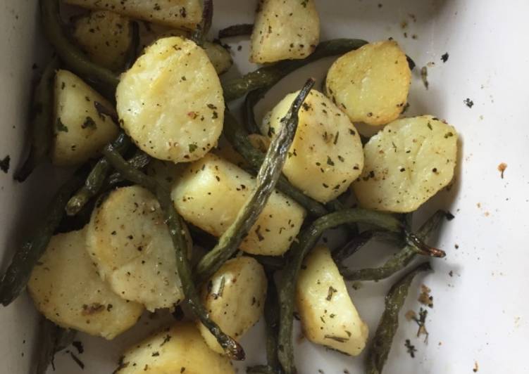 Simple Way to Prepare Super Quick Homemade Garlic and fresh herbs roasted vegetables