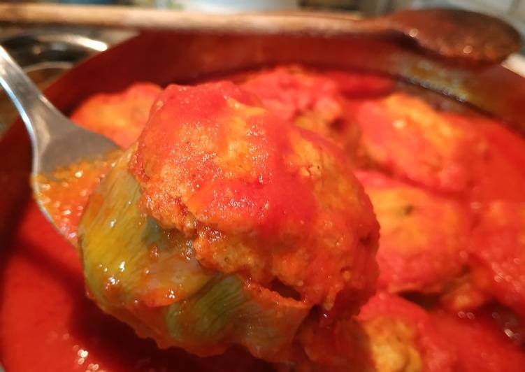 Carciofi ripieni di cacio e ova al sugo