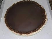Una foto de crema de leche con chocolate amargo