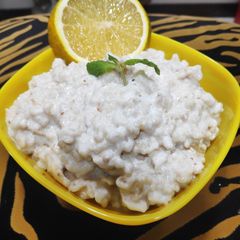 Oats & dry fig porridge A picture of Oats & dry fig porridge.