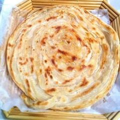A picture of Lachay dar paratha.