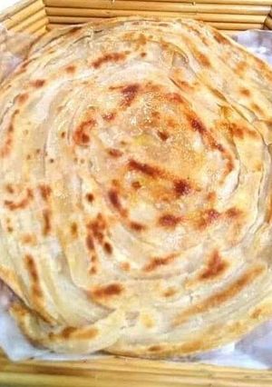 A picture of Lachay dar paratha.