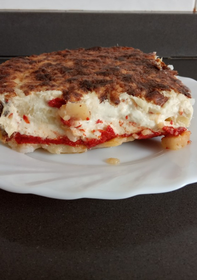 Una foto de Pastel improvisado de patata, p. del piquillo y brandada bacalao
