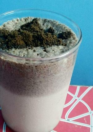 A picture of Oreo milk shake.