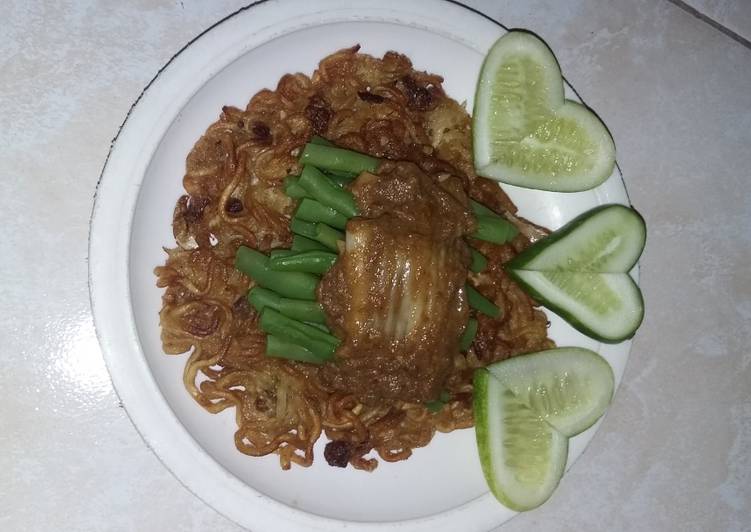 Blanching Stringbean and Egg Instant Noodle with Kimchi Sauce