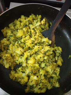 મેથી બટાકા નું શાક. (Methi Bataka Shak Recipe In Gujarati) રેસીપી મુખ્ય ફોટો
