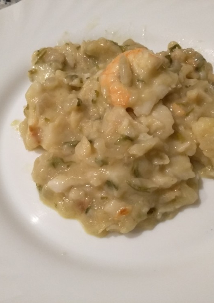 Una foto de Merluza salsa verde