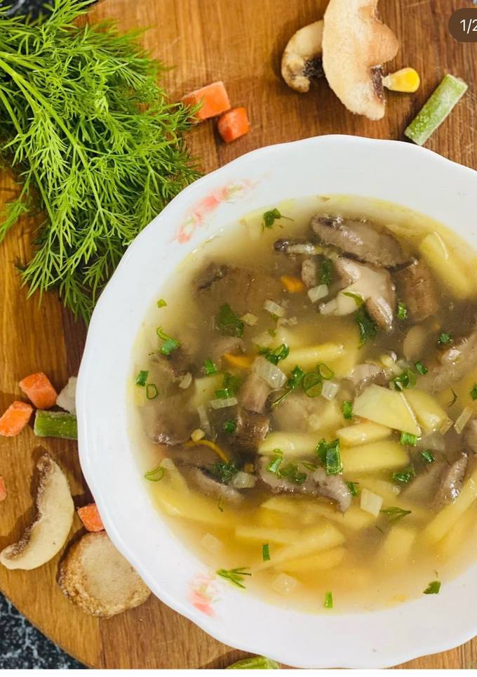 Суп з грибами маслятами
