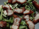 ผัดผักบุ้งหมูกรอบ