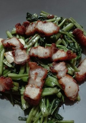 รูปของ ผัดผักบุ้งหมูกรอบ
