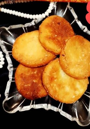 A picture of Meethi tikiyan.