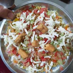 A picture of Bhujiya chaat.