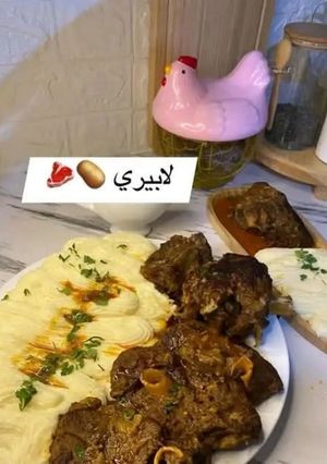 صورة لوصفة لحمة محمرة مع بطاطا بوريه