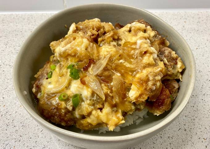 Katsudon (pork tonkatsu rice bowl)