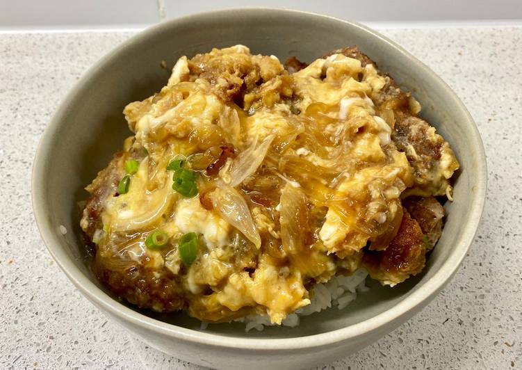 Recipe of Quick Katsudon (pork tonkatsu rice bowl)