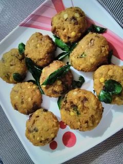பட்டாணி பருப்பு வடை (Pattani parupu vadai recipe in tamil) செய்முறை முக்கிய புகைப்படம்