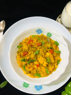 વઘારેલી ખીચડી (Vaghareli Khichdi recipe in Gujarati) રેસીપી મુખ્ય ફોટો