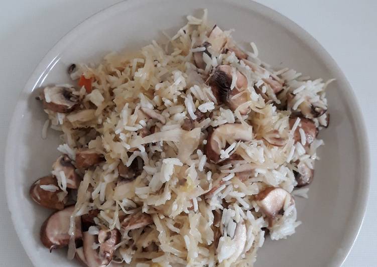 Reispfanne mit Pilzen und Sauerkraut (glutenfrei und vegan)