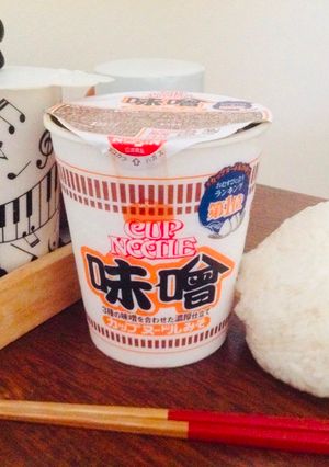 Una foto de NISSIN CUP NOODLE MISO🇺🇾🇯🇵カップヌードル味噌